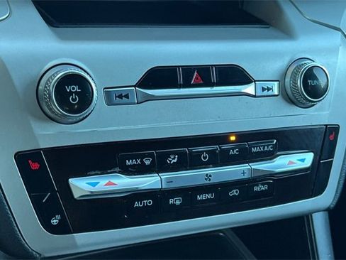 Used 2022 Ford Explorer XLT w/ Equipment Group 202A image 24