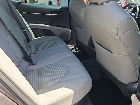 Used 2020 Toyota Camry SE FWD image 23