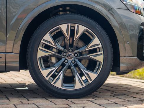 Used 2025 Audi Q8 Prestige image 14