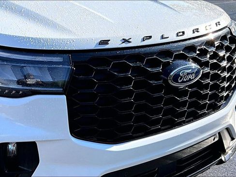 Used 2025 Ford Explorer ST-Line AWD/4WD image 31