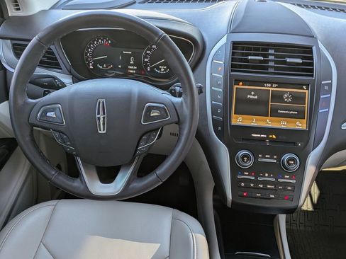 Used 2019 Lincoln MKC Premiere image 25