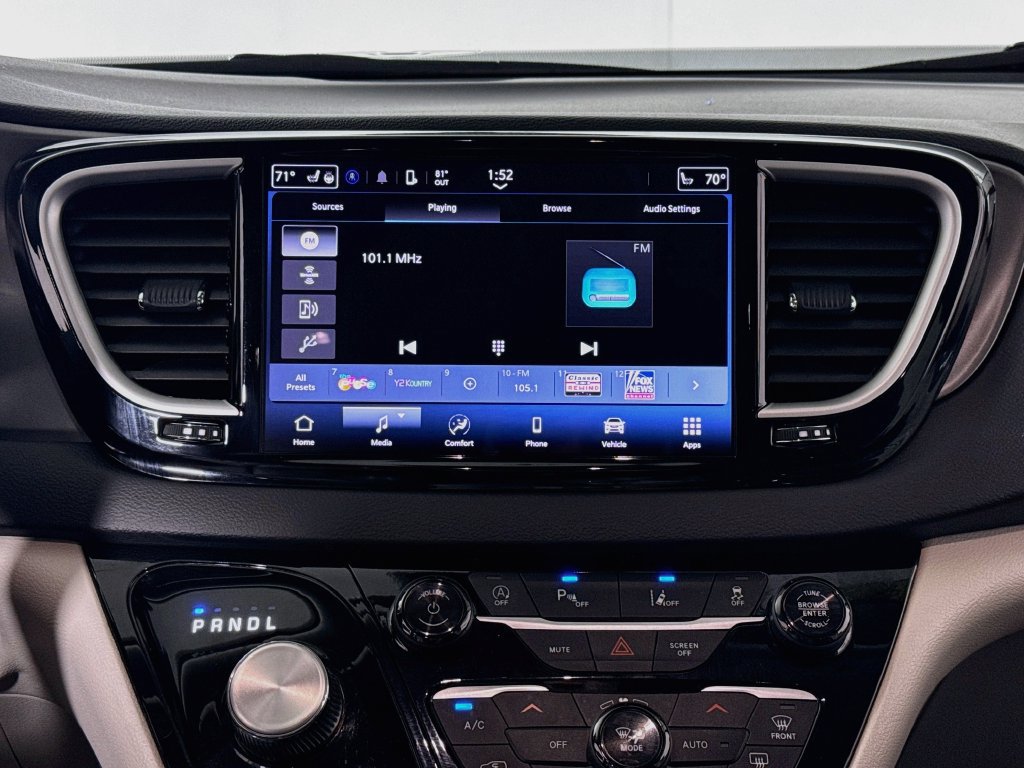 Used 2024 Chrysler Pacifica Touring-L FWD image 14