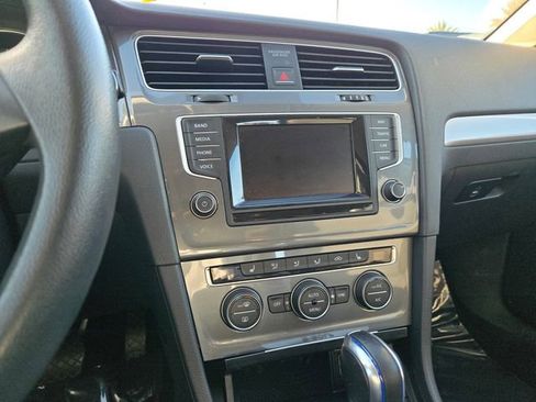 Used 2015 Volkswagen e-Golf Limited Edition image 17