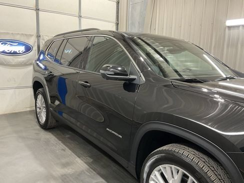 Used 2025 GMC Acadia Elevation w/ Elevation Premium Package image 4