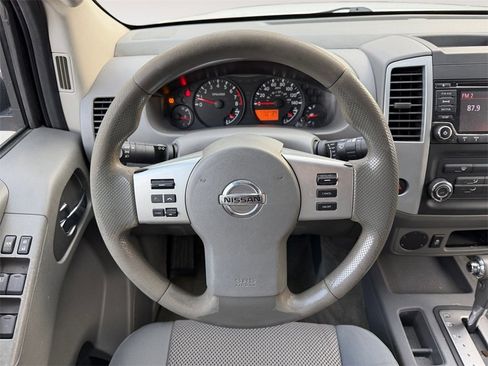 Used 2016 Nissan Frontier SV image 12