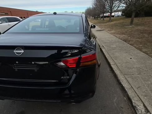 Used 2025 Nissan Altima 2.5 SV w/ SV Special Edition Package image 3