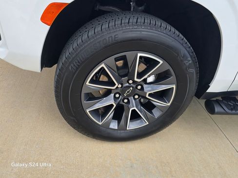 Used 2024 Chevrolet Tahoe Z71 w/ Luxury Package AWD/4WD image 9