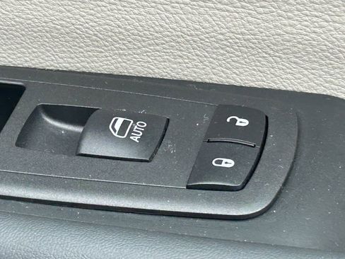 Used 2024 Chrysler Voyager LX image 38