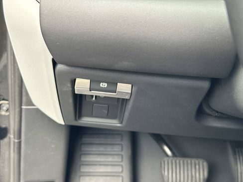 Certified 2025 Land Rover Defender 110 S AWD/4WD image 32