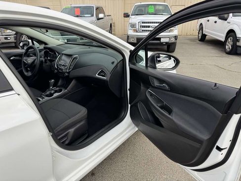Used 2017 Chevrolet Cruze LT w/ Convenience Package image 16