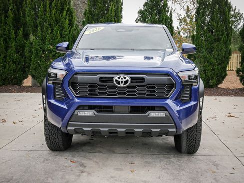 Used 2025 Toyota Tacoma TRD Off-Road image 3