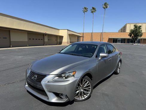 Used 2014 Lexus IS 250 w/ Navigation Package RWD image 3