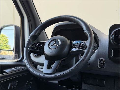 Used 2023 Mercedes-Benz Sprinter 2500 image 37