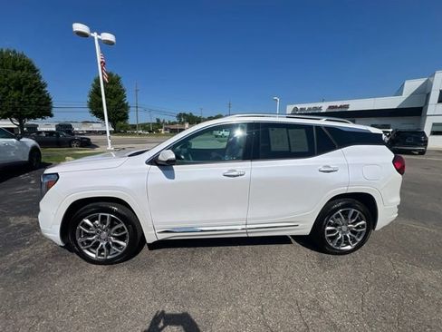 Used 2024 GMC Terrain Denali w/ Denali Premium Package AWD/4WD image 9