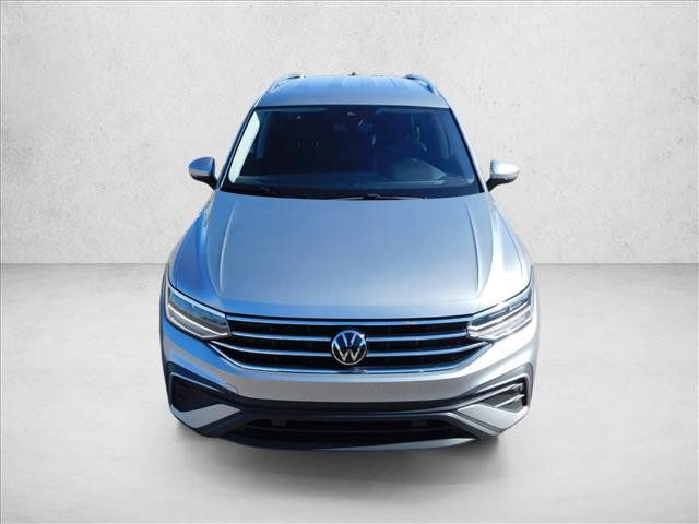 Used 2024 Volkswagen Tiguan SE AWD/4WD image 3
