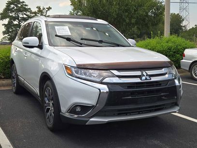 Used 2017 Mitsubishi Outlander SE