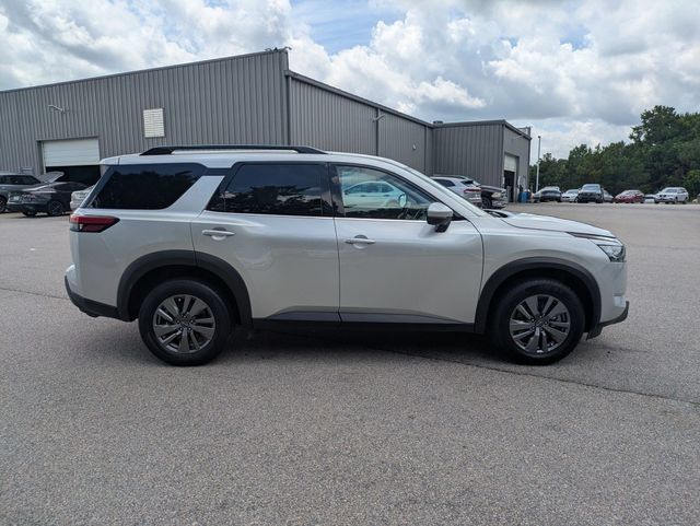 Used 2025 Nissan Pathfinder SV AWD/4WD image 2