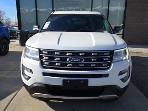 Used 2017 Ford Explorer XLT image 7