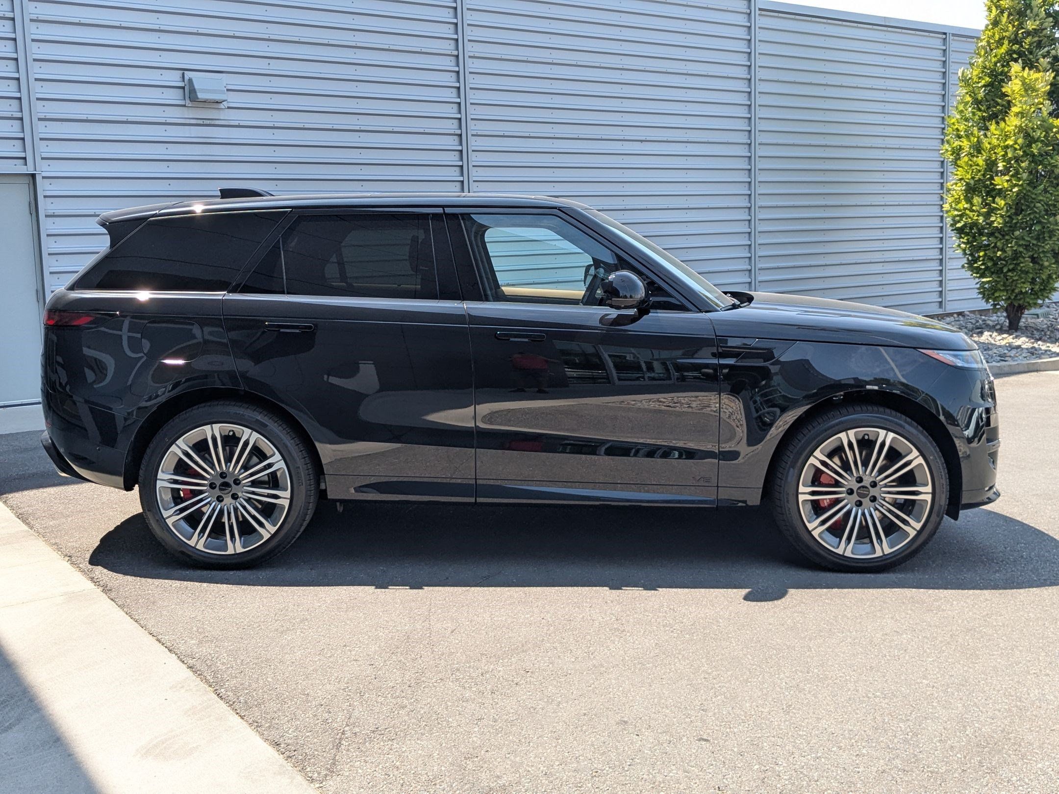 New 2026 Land Rover Range Rover Sport Dynamic SE AWD/4WD image 4