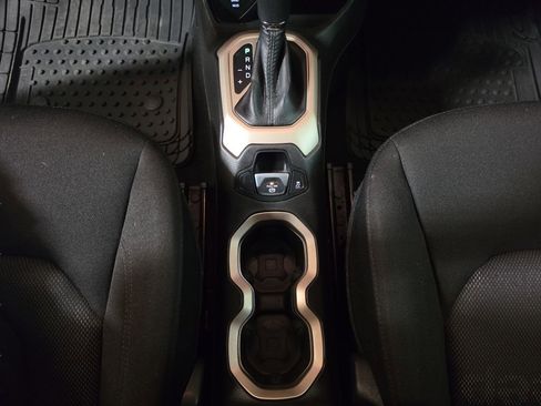 Used 2017 Jeep Renegade Latitude AWD/4WD image 21