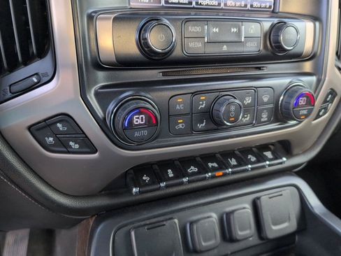 Used 2018 GMC Sierra 2500 Denali AWD/4WD image 21