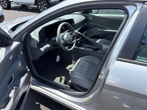 Used 2021 Hyundai Elantra SEL FWD image 4