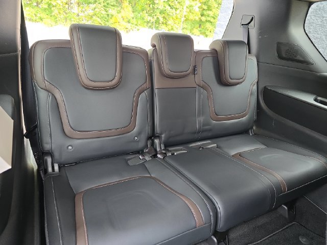 Used 2025 Nissan Armada SL AWD/4WD image 32
