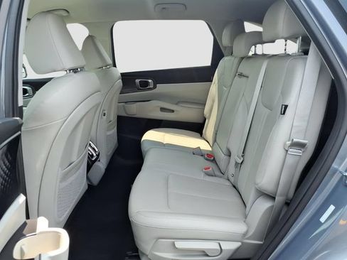 Used 2025 Kia Sorento S FWD image 18
