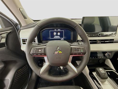New 2026 Mitsubishi Outlander SE FWD image 11