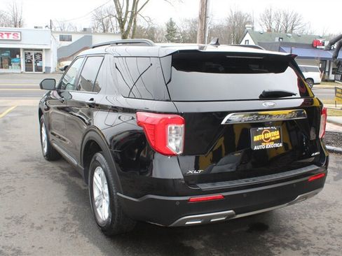 Used 2023 Ford Explorer XLT w/ Equipment Group 202A AWD/4WD image 2