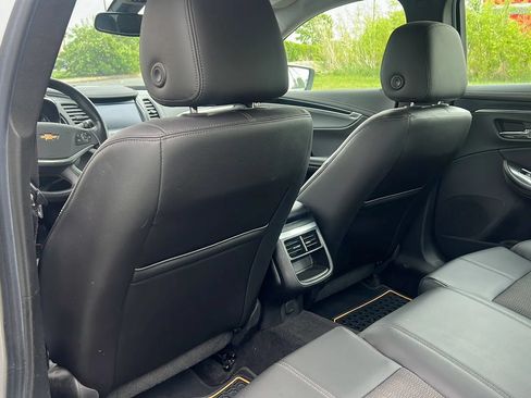 Used 2016 Chevrolet Impala LT w/ Convenience Package FWD image 12