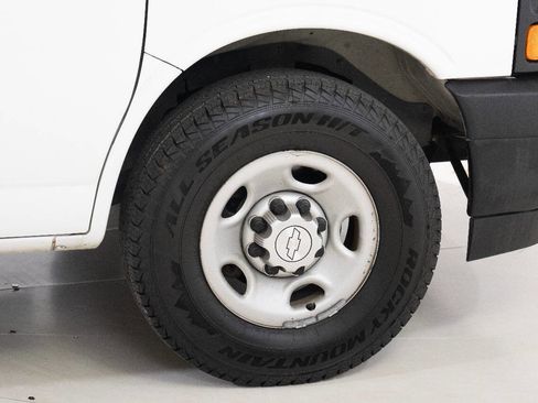 Used 2017 Chevrolet Express 2500 image 60