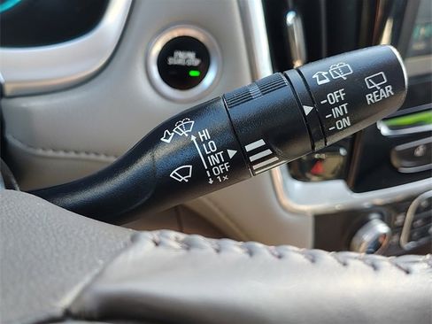 Used 2018 Chevrolet Traverse LT image 23