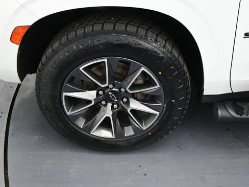 Used 2023 Chevrolet Suburban Z71 w/ Luxury Package image 11