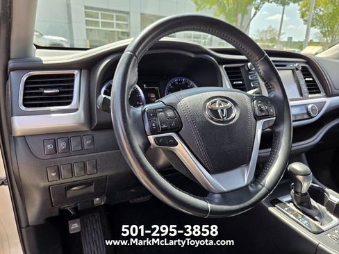 Used 2019 Toyota Highlander XLE AWD/4WD image 10