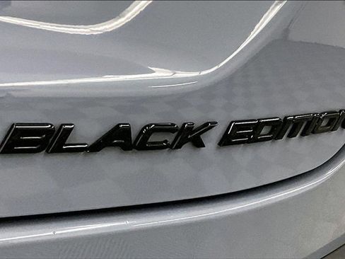 Used 2025 Honda Pilot Black Edition image 8