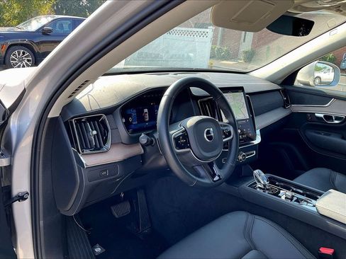 Used 2025 Volvo XC90 B5 Plus AWD/4WD image 4