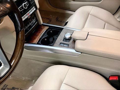 Used 2014 Mercedes-Benz E 350 4MATIC Sedan image 16