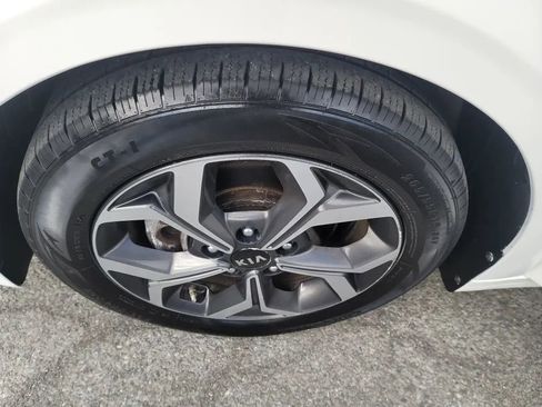 Used 2020 Kia Forte LXS FWD image 25