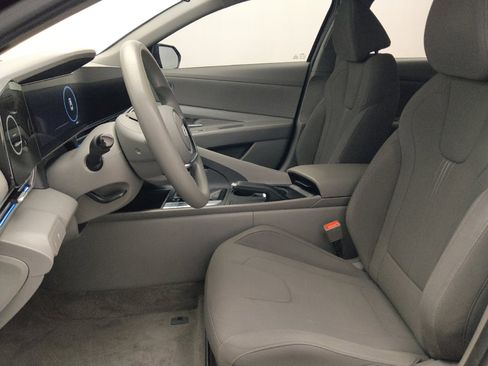 Used 2024 Hyundai Elantra SEL FWD image 17