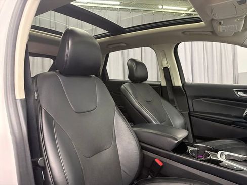 Used 2018 Ford Edge Titanium w/ Equipment Group 302A AWD/4WD image 19