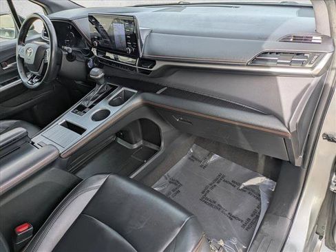 Used 2022 Toyota Sienna XSE image 24