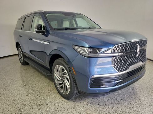 New 2027 Lincoln Navigator Premiere RWD image 31