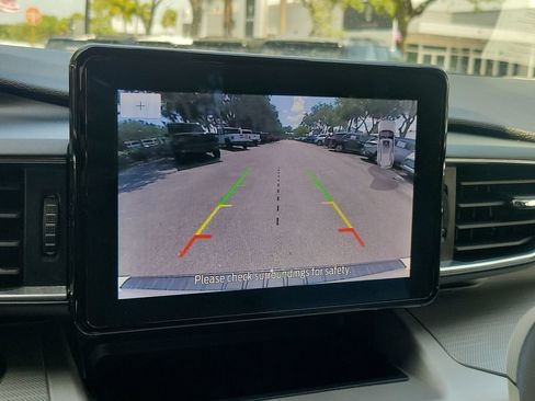 Used 2022 Ford Explorer XLT w/ Equipment Group 202A RWD image 25