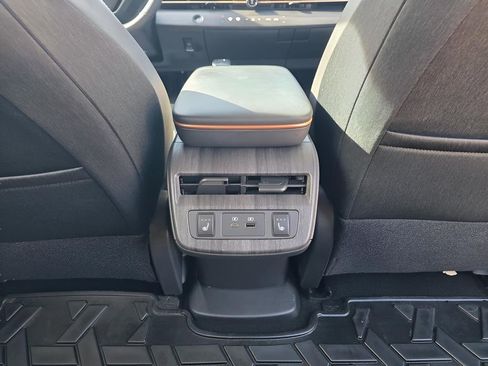 Used 2023 Nissan Ariya AWD image 9