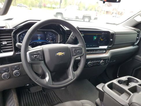 Used 2024 Chevrolet Silverado 1500 LT AWD/4WD image 7