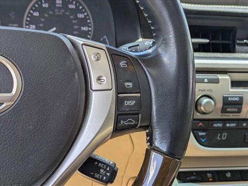 Used 2015 Lexus ES 350 w/ Ultra Luxury Package FWD image 12