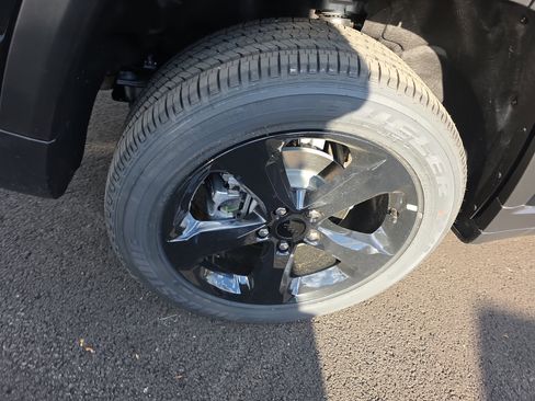 New 2025 Jeep Grand Cherokee Altitude w/ Trailer Tow Package image 29