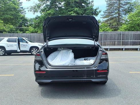 Used 2023 Honda Accord EX image 10