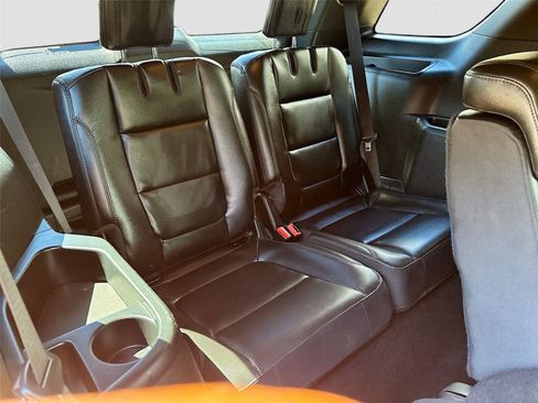 Used 2018 Ford Explorer XLT w/ Equipment Group 202A AWD/4WD image 28